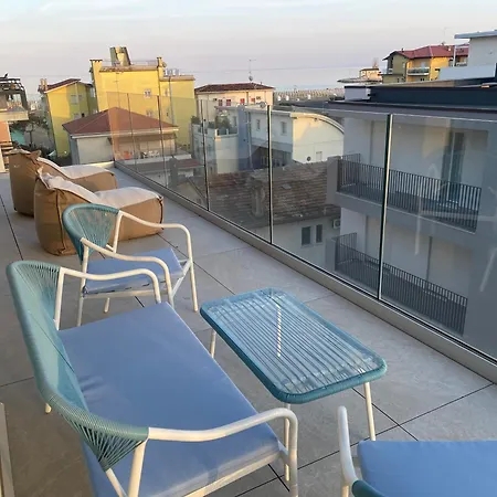 Haus Margarete - Attico Infinity Vista Mare Con Jacuzzi - Agenzia Cocal Appartamento