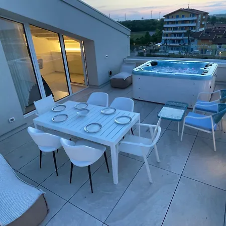 Haus Margarete - Attico Infinity Vista Mare Con Jacuzzi - Agenzia Cocal Caorle