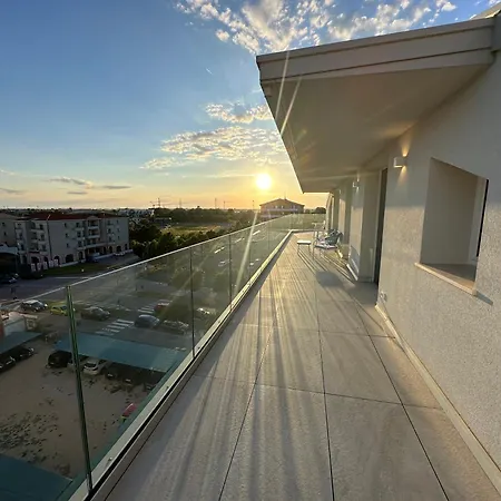 Appartamento Haus Margarete - Attico Infinity Vista Mare Con Jacuzzi - Agenzia Cocal *